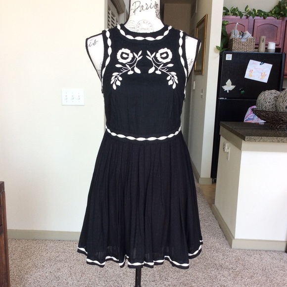 🕊 Cute Free People Dress 🕊 - Picture 1 of 8